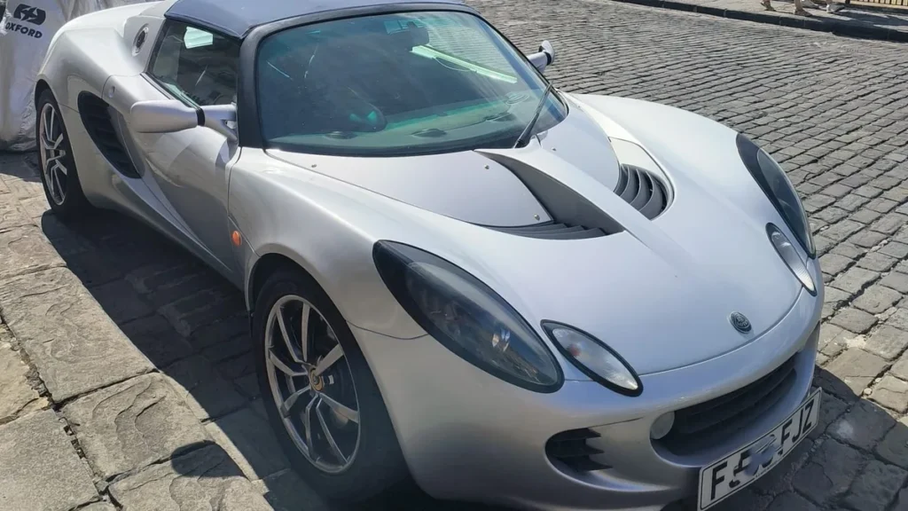 Lotus Elise fotografiado durante un viaje por Inglaterra